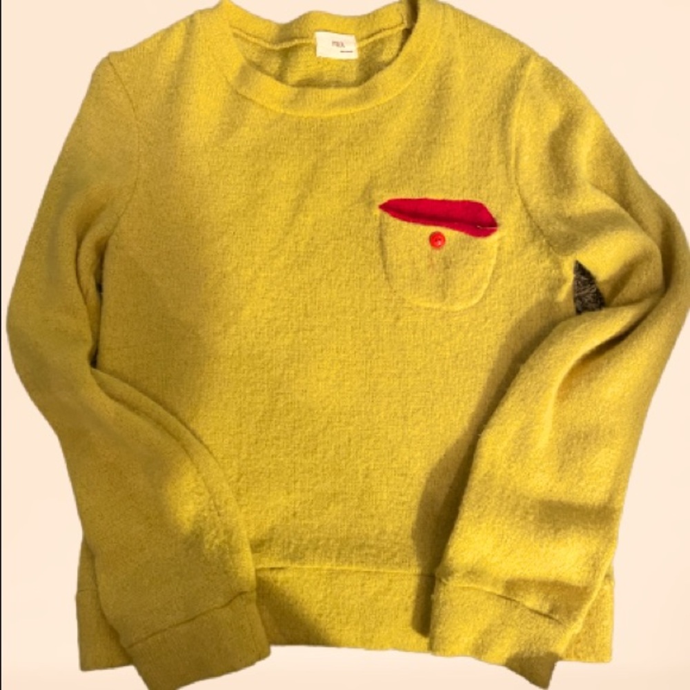 Really adorable yellow sweater with red pocket